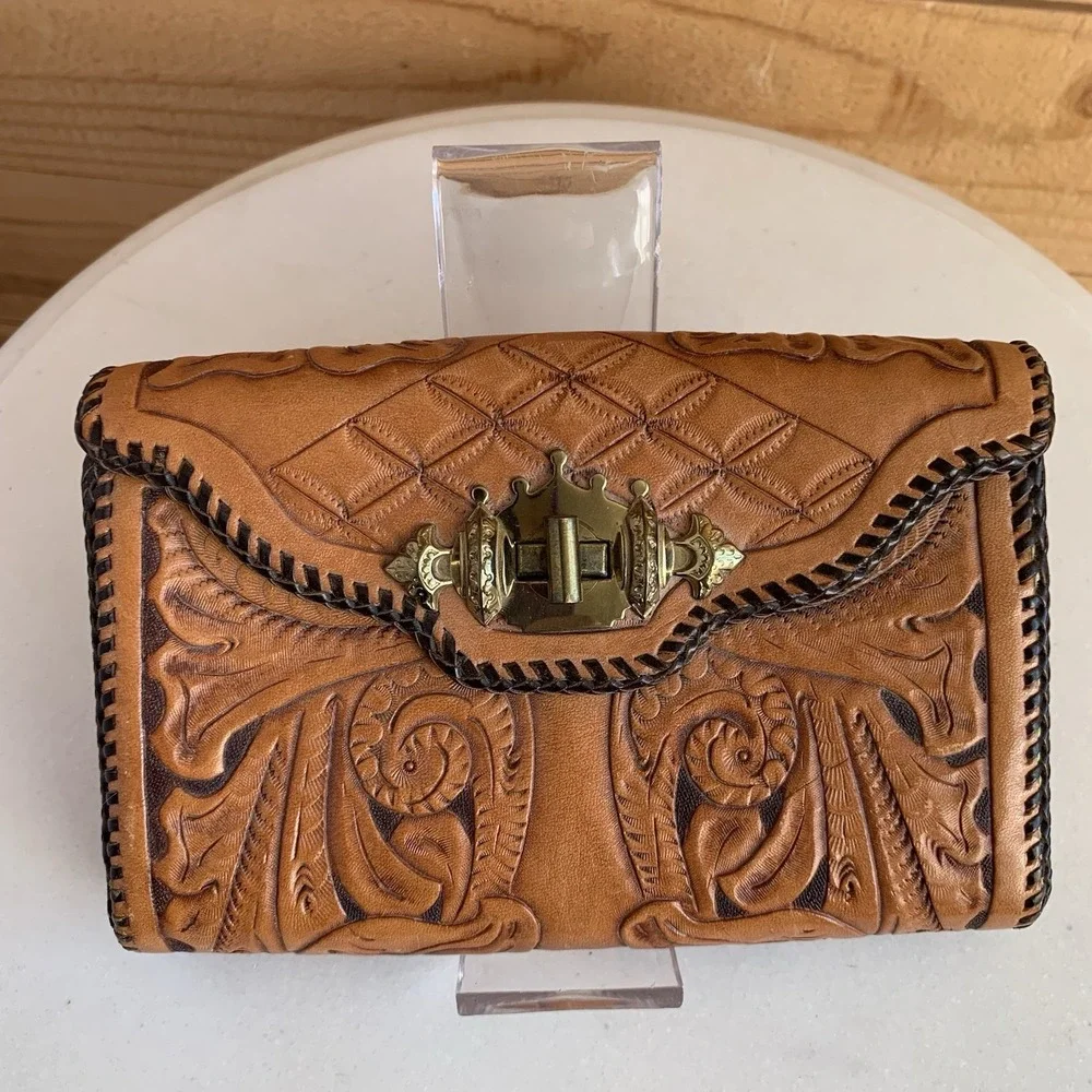 VTG Embossed Tooled Leather Wallet Floral Stitched Clutch Metal‎ Latch Hardware